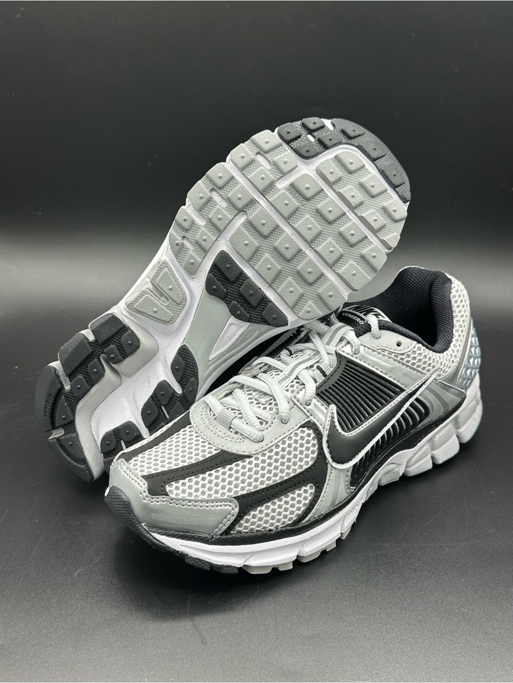 Nike Zoom Vomero 5 Shoes Running Shoes Metallic Silver FJ4151-004 Size 5.5